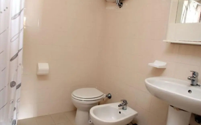 Belvilla by OYO Appealing Apartment With Pool
