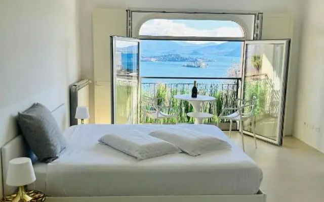 Artelago-Rose studio lake view