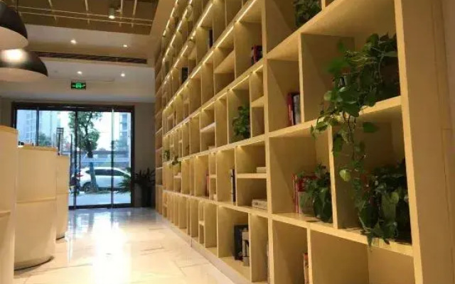 Yilong Anyun Hotel (Nanjing Jiangning Binjiang Development Zone Metro Station Hotel)