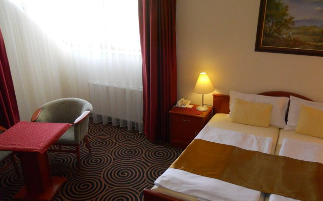 Sándor Hotel