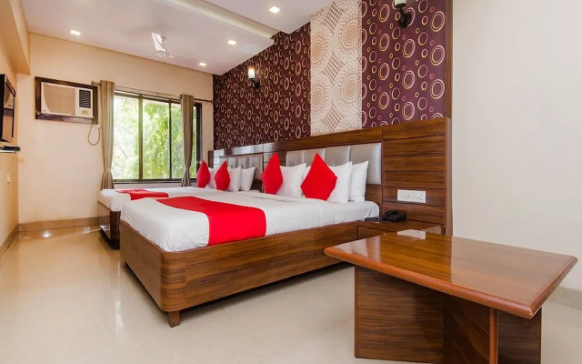 OYO 14376 Royal Park Residency