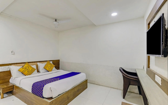 SPOT ON 71878 Hotel Shri Sai