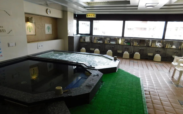 Sauna & Capsule Hotel Greenland Nakasu - Caters to Men