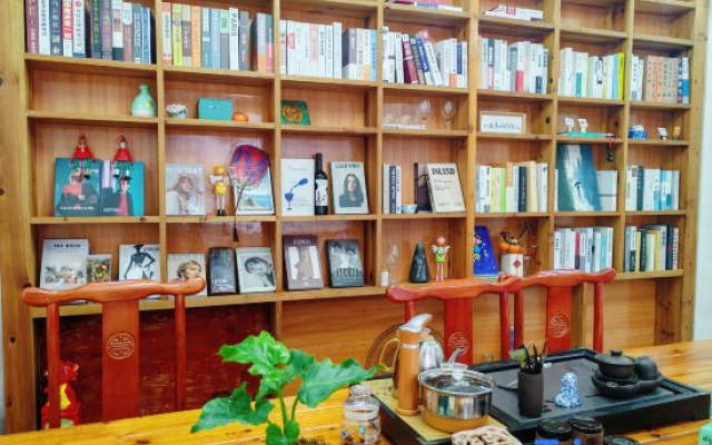 Ruolanbieyuan Homestay (Phoenix Ancient City Store)