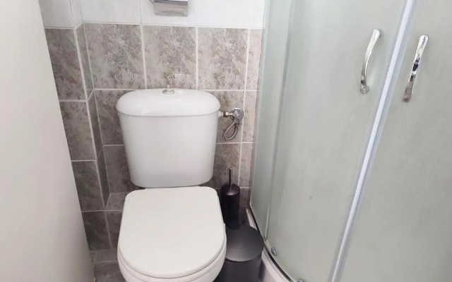 Modern 1Br apt , Garden , View & AC