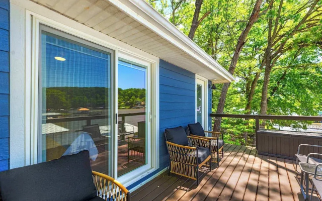 Little Bearcat Bungalow Stay on Ozark Waterfront