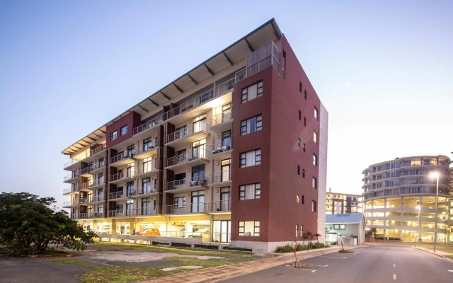 uSHAKA WATERFRONT - LUXURIOUS LAVISH LOOKER
