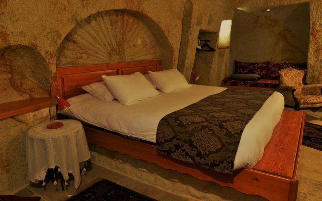 Canyon Cave Hotel