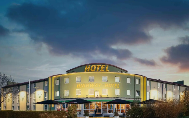Highway Hotel