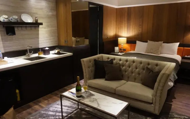 Le Charm Suite