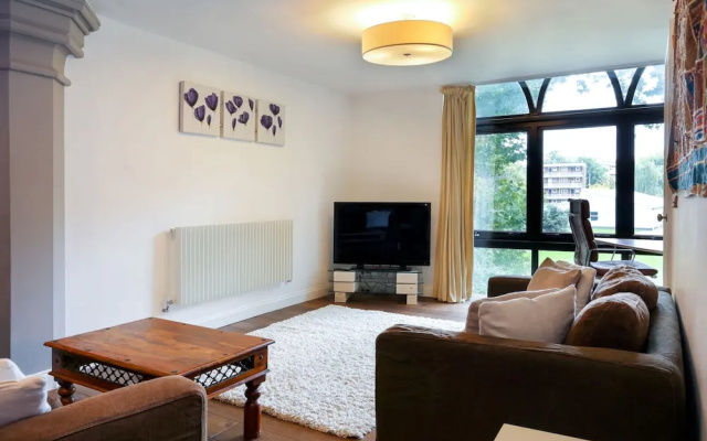 Converted Church Home with Parking, Sleeps 6