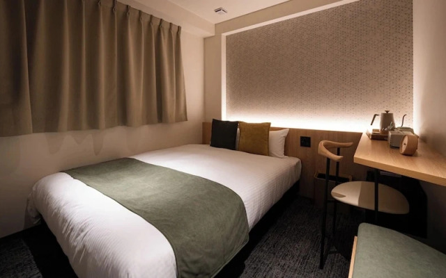 R Hotel Namba East