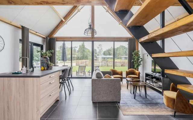 Modern Lodge Stay With Pond View