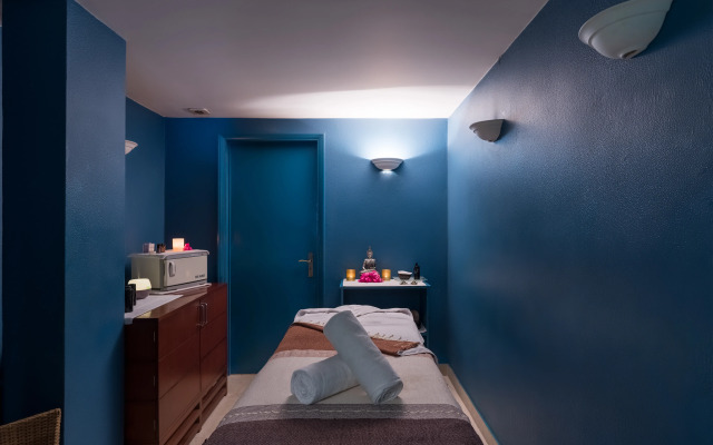 Pestana Village Garden Hotel
