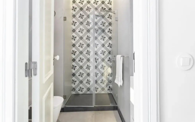 JOIVY Luxurious 2BR Apt w/street view, 2mins to Santa Justa Lift