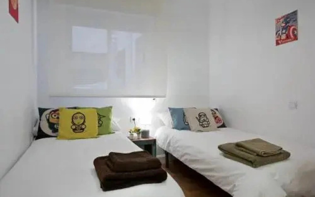UrbanChicMalaga 3 Bedroom Spacious Quiet Historic Malaga Apt