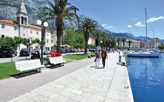 Comfortable Apartment in Makarska Near to Beach