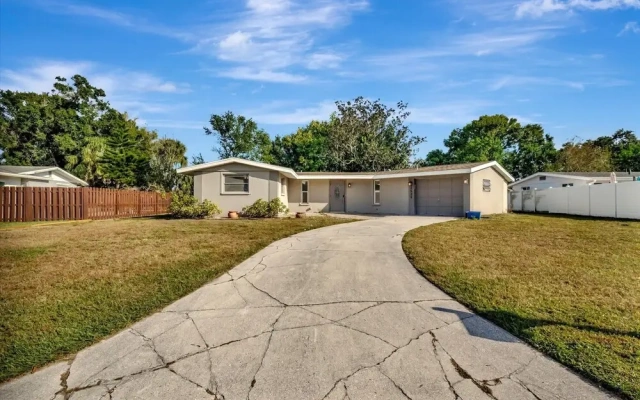 Sleeps 8 Pets Welcome Fenced In Backyard