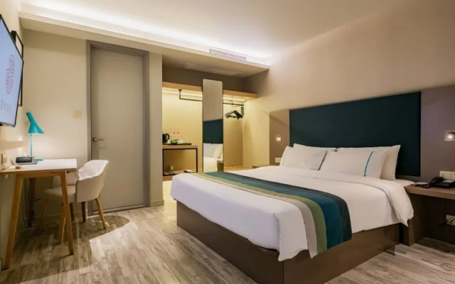 Homeinn Selected Hotel (Yibin West Station Xinyuewan)
