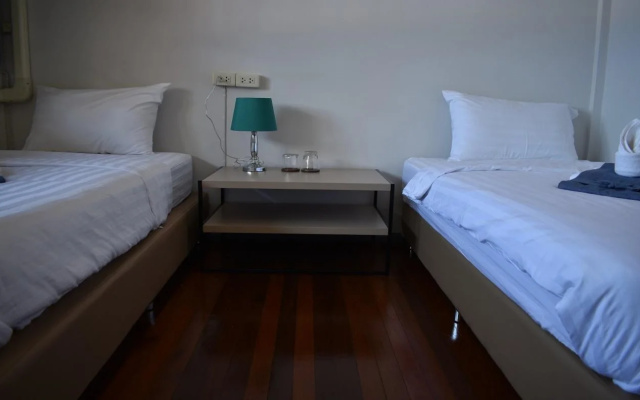 Maya Bed and Food Hostel