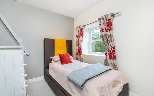 Country Farmhouse, Sleeps 13 & New 8seater Hot Tub