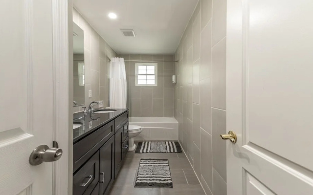 Stylish 3BR 3BA Colonial House by Cozysuites