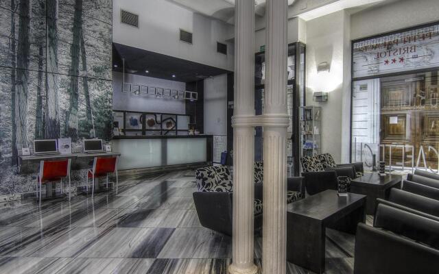 Отель Petit Palace Bristol вид на фасад