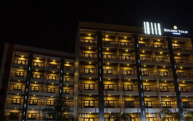 Отель Golden Tulip Essential Pattaya вид на фасад