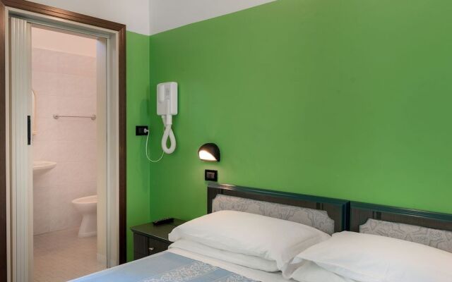 Sunflower Surf Youth Hotel