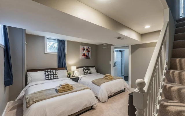 Luxurious 3br 2ba Townhouse with cozy backyard