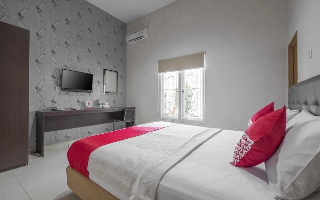 OYO 928 Hotel Astra Novilia