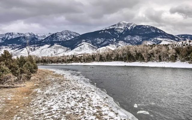 Inviting Townhome: 30 Mi to Yellowstone NP!