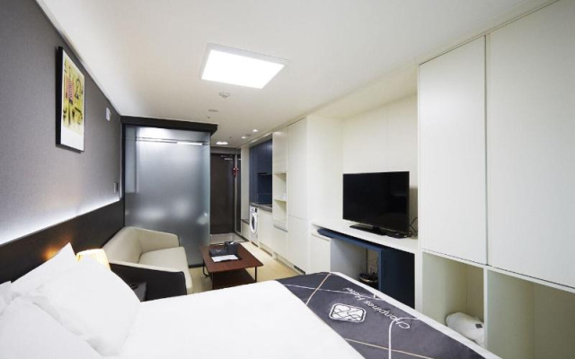 Sokcho Chonpines Beach Hotel