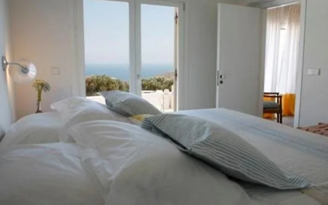Kamaroti Suites Hotel