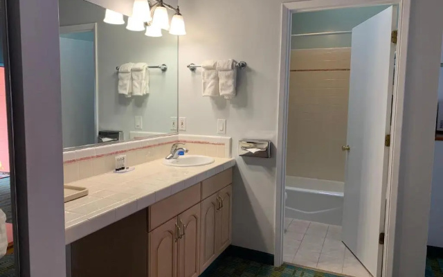 Butterfly Grove Inn