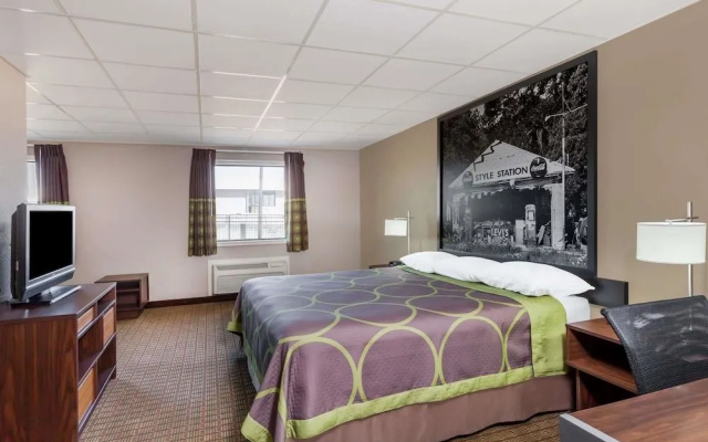 Super 8 by Wyndham Buffalo