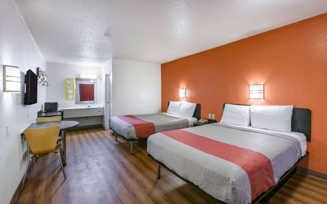 Motel 6 Dothan, AL
