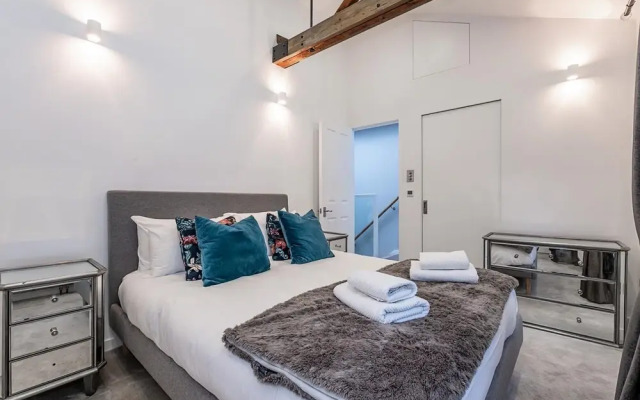 Quiet 2 Bed 2 Bath Mews House South Kensington