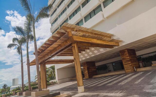 Отель InterContinental Presidente Cancun Resort, an IHG Hotel Мексика, Канкун - 1 отзыв об отеле, цены и фото номеров - забронировать отель InterContinental Presidente Cancun Resort, an IHG Hotel онлайн вид на фасад