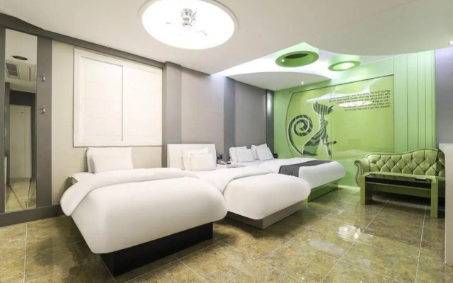 Renaissance Hotel