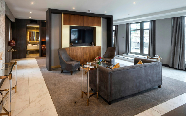 DoubleTree by Hilton Belfast City Ten Square