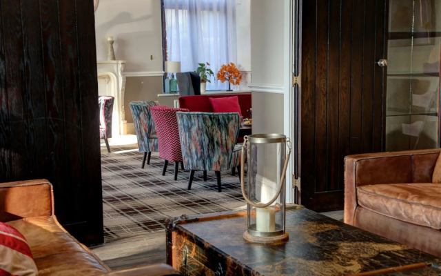 Stonecross Manor Hotel