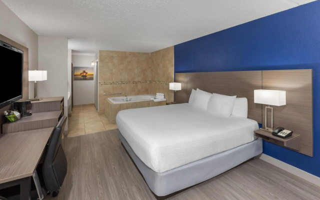Angel Inn Near IMAX, a Travelodge by Wyndham