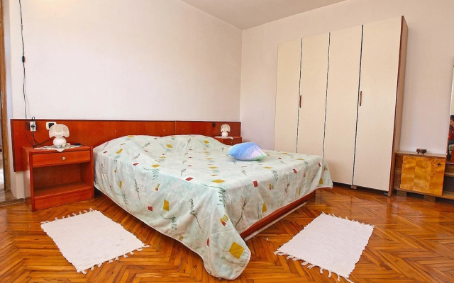 Apartment 860