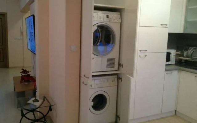 FM Deluxe 1-BDR Apartment with Balcony - Awesome Tub