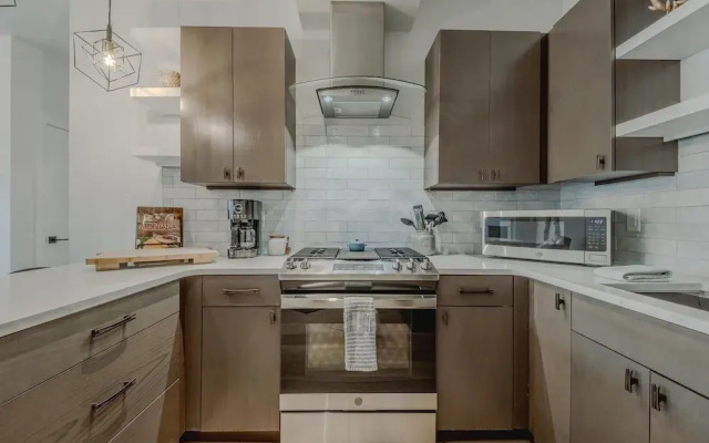 Whitefish Loft, Downtown Condo for 6