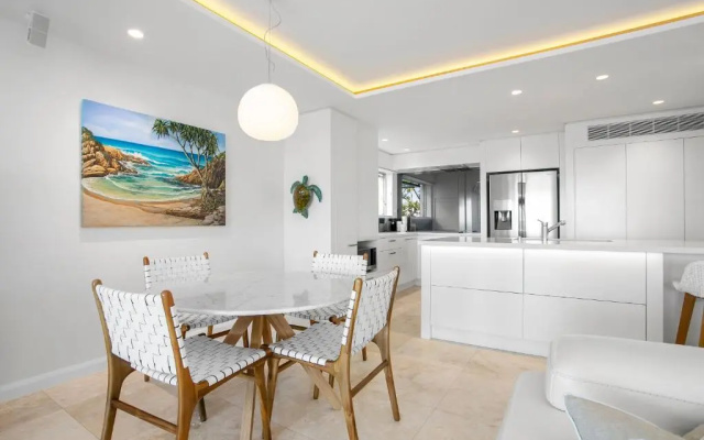 Beachfront Luxury, Hastings Street
