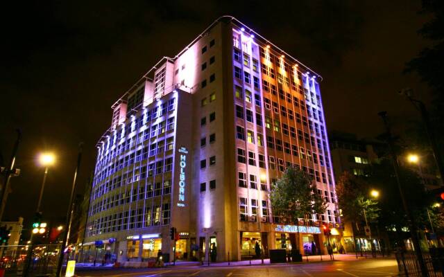 Отель Jurys Inn London Holborn вид на фасад