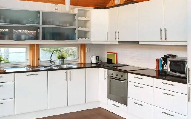 Four Bedroom Holiday Home In Gullesfjord