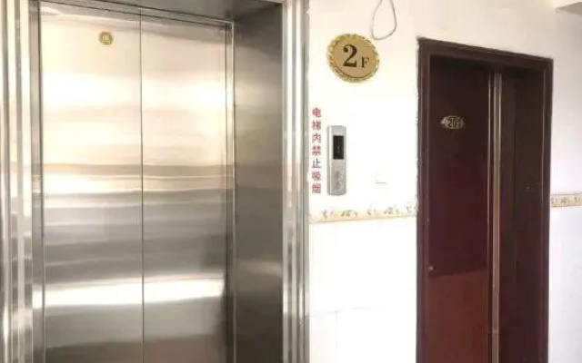 Xiangyun Hotel (Yulin Yuntiangong Cultural City RT-Mart)